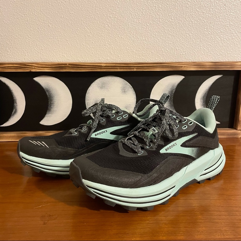 Brooks Cascadia 16, W7.5
